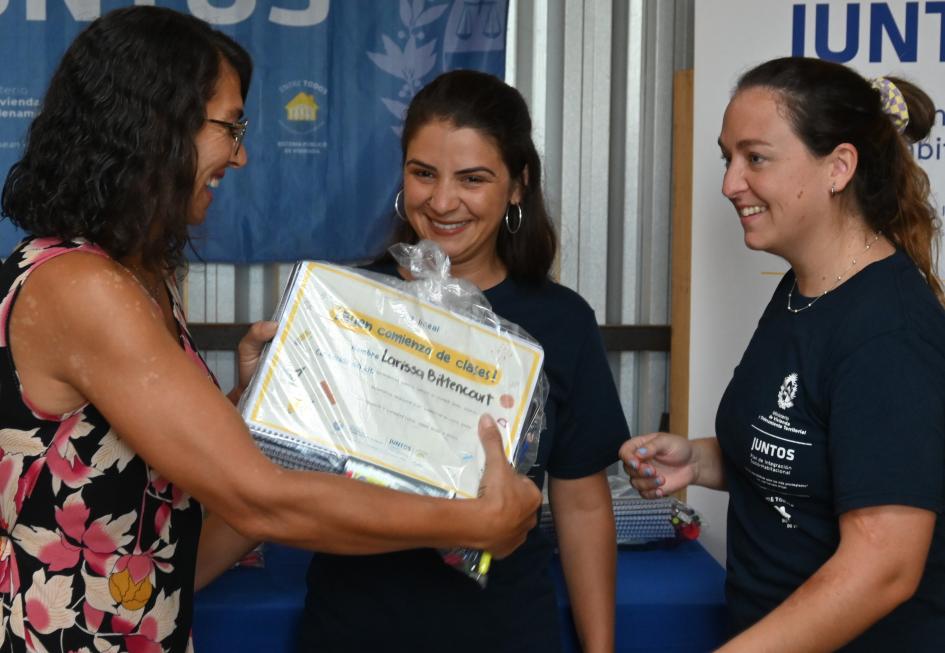 Entrega de kits de materiales en Melo