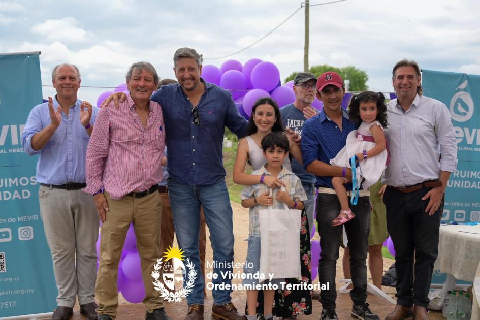 Mevir entregó 19 viviendas en Cerro Carmelo