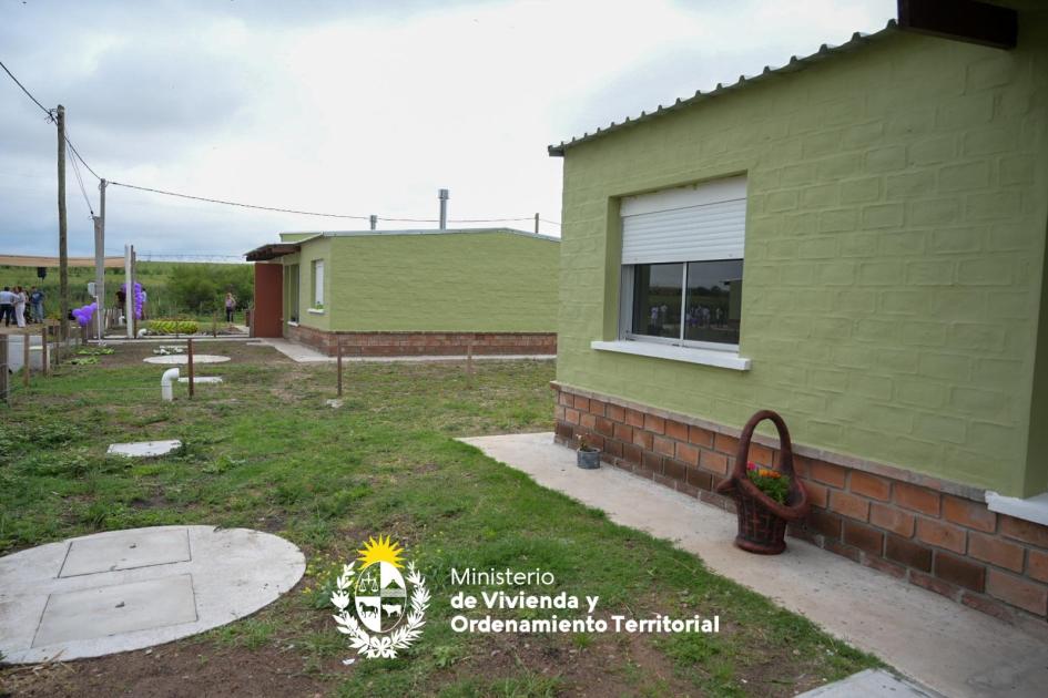 Mevir entregó 19 viviendas en Cerro Carmelo