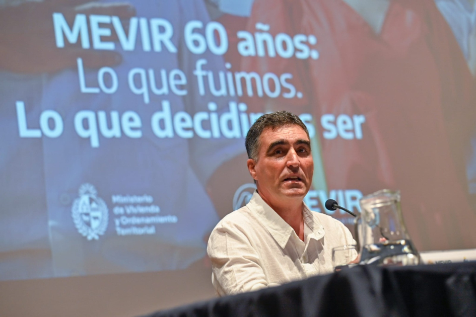 Primer plano de director de Mevir