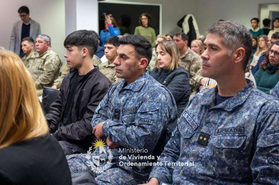 Militares en asentamientos podrán acceder a una vivienda en el marco del Plan Avanzar Militares en asentamientos podrán acceder a una vivienda en el marco del Plan Avanzar