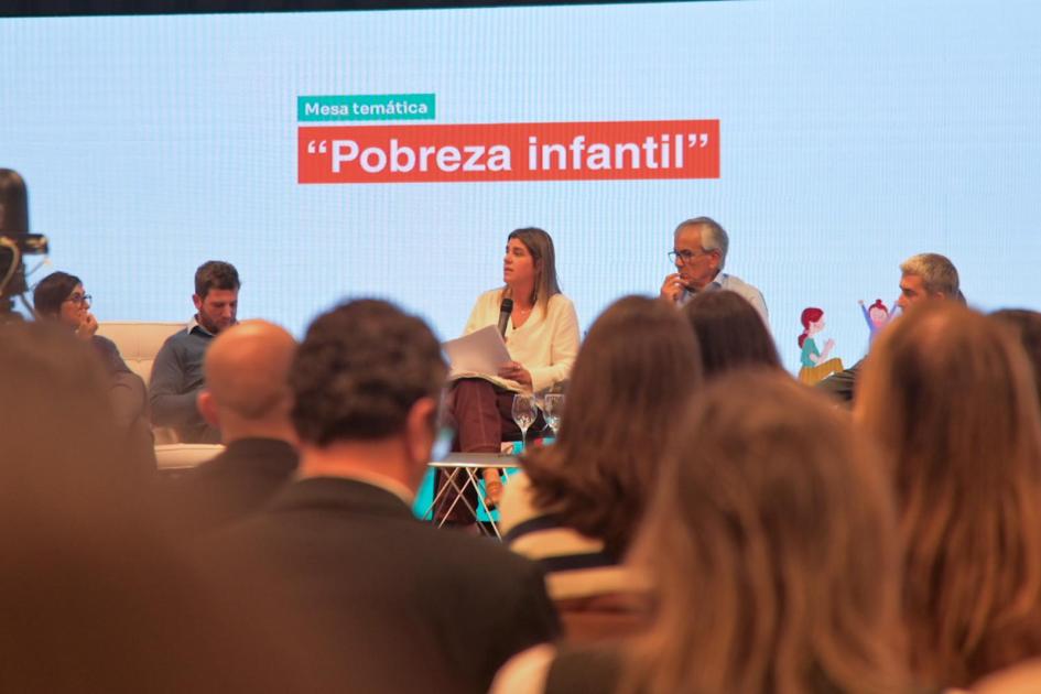 Ministra de Vivienda, participó del seminario “Infancia y Pobreza” destinado a promover el diálogo s Ministra de Vivienda, participó del seminario “Infancia y Pobreza” destinado a promover el diálogo s