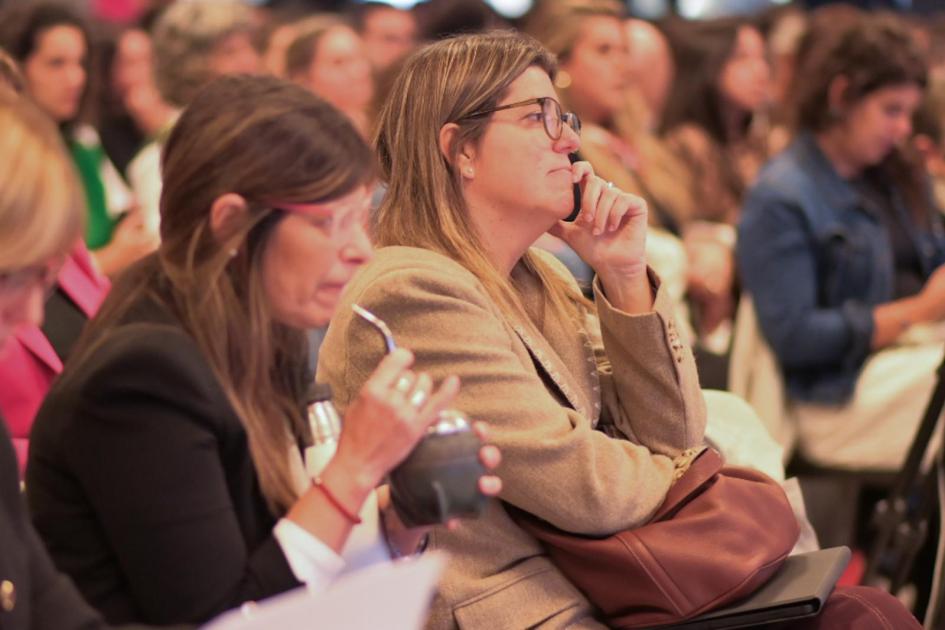 Ministra de Vivienda, participó del seminario “Infancia y Pobreza” destinado a promover el diálogo s Ministra de Vivienda, participó del seminario “Infancia y Pobreza” destinado a promover el diálogo s