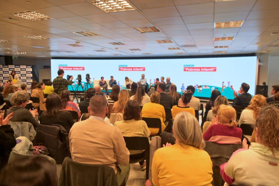 Ministra de Vivienda, participó del seminario “Infancia y Pobreza” destinado a promover el diálogo s Ministra de Vivienda, participó del seminario “Infancia y Pobreza” destinado a promover el diálogo s