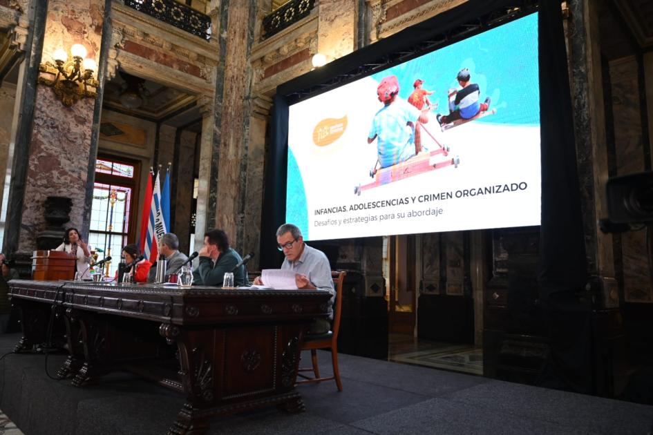 Ministra participó del “Conversatorio Sobre Niñez Y Adolescencia en Contextos De Vulnerabilidad” Ministra participó del “Conversatorio Sobre Niñez Y Adolescencia en Contextos De Vulnerabilidad”