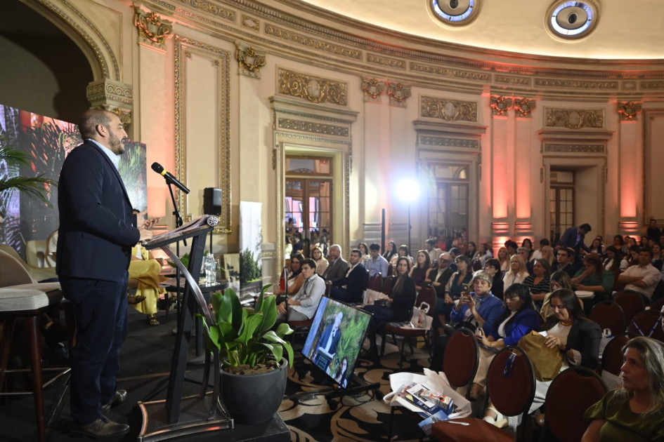 Ministro interino anunció plan para repoblar áreas centrales