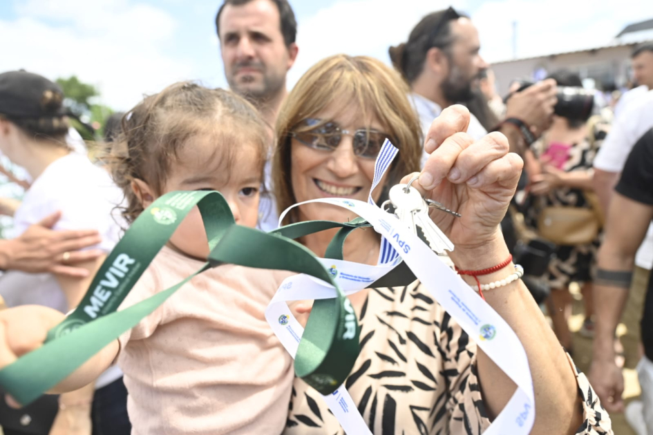 Mvot y Mevir entregan viviendas en San Bautista