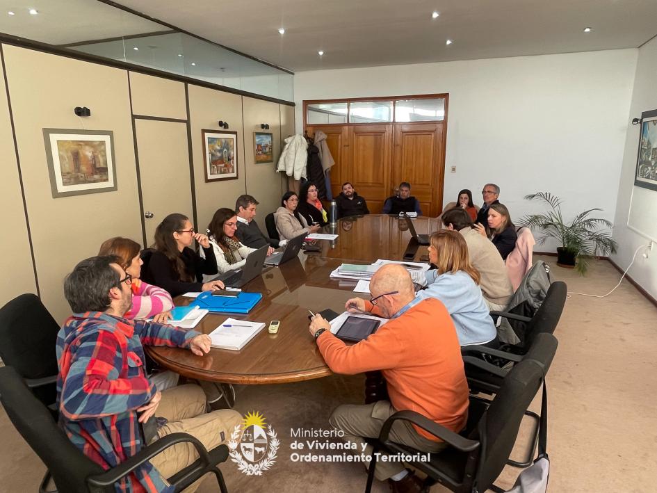 Plan Avanzar atiende a 200 familias en asentamientos de Cerro Largo Plan Avanzar atiende a 200 familias en asentamientos de Cerro Largo
