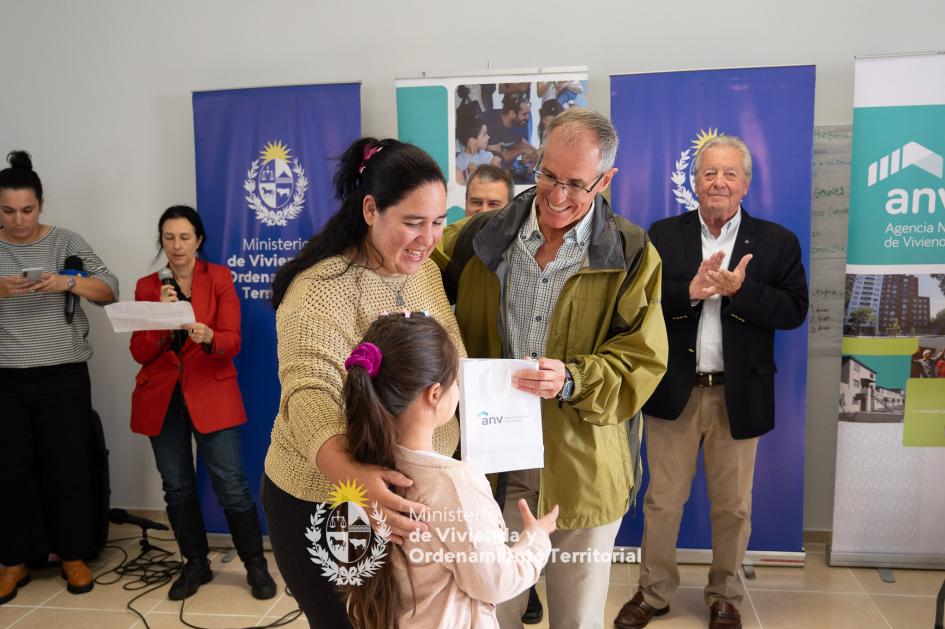 Entrega edificio de Colonia