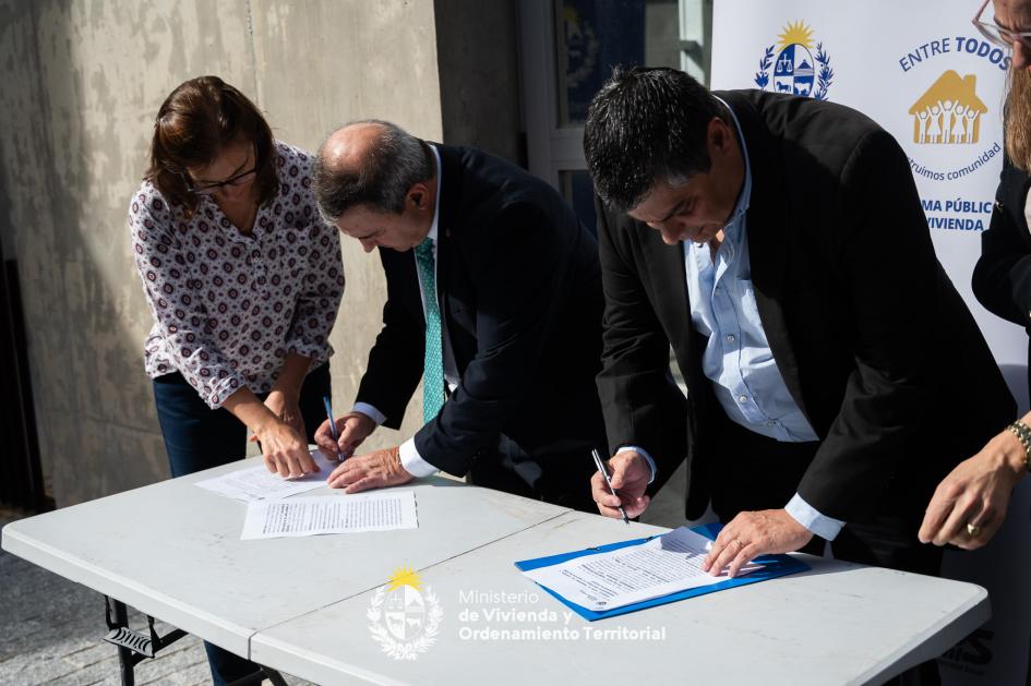 Entrega de comodato de CAIF Barrio Sur