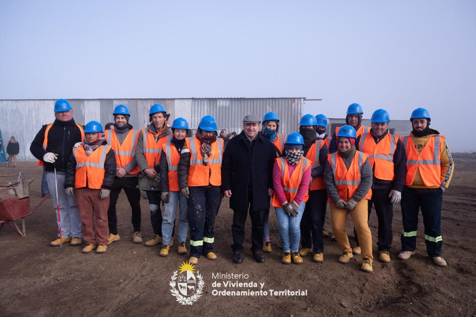 Mevir inició construcción de más de 70 viviendas en San Bautista y Castellanos Mevir inició construcción de más de 70 viviendas en San Bautista y Castellanos