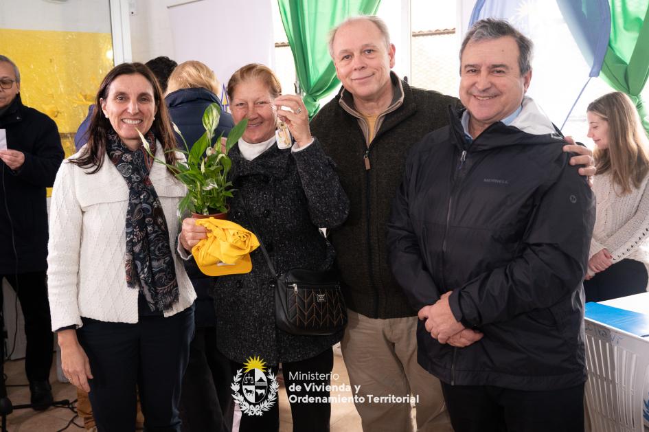 fueron entregadas 10 viviendas en el barrio Cotravi de Montevideo fueron entregadas 10 viviendas en el barrio Cotravi de Montevideo
