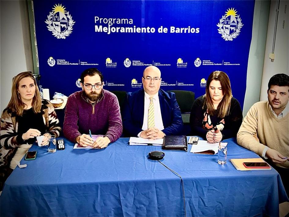 Zoom policlinica de madera Cauceglia Autoridades participando del zoom para el llamado internacional sobre la policlinica de madera.