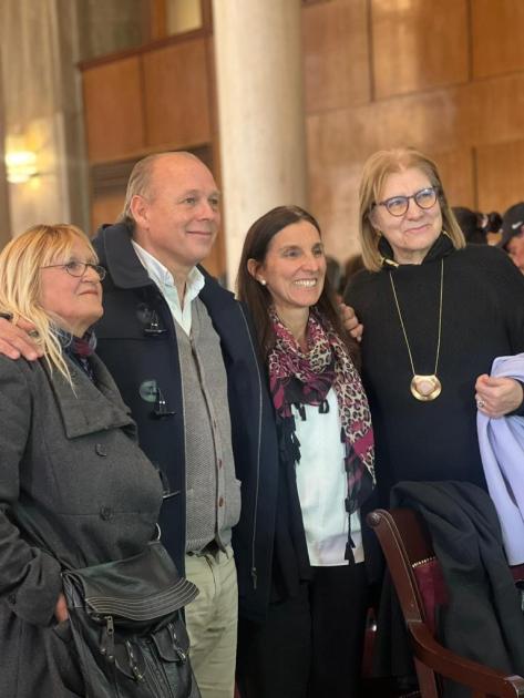 Autoridades del MVOT con vecina del Barrio Santa María. Hackenbruch, Arbelche, Pérez y vecina del Barrio