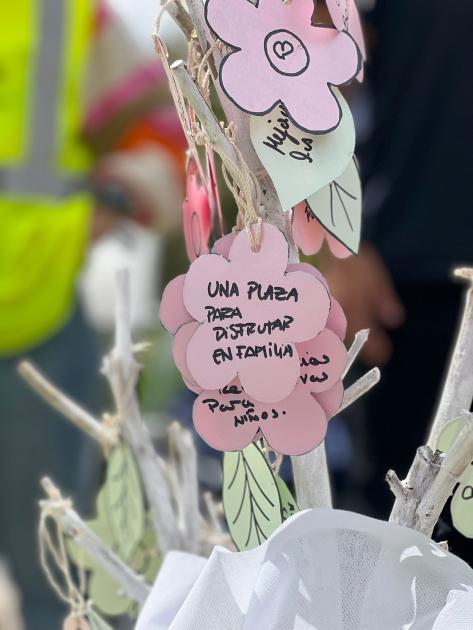 Mensaje de primavera escrita por vecinos del barrio la Paloma. Frases de familias por el inicio de la primavera.