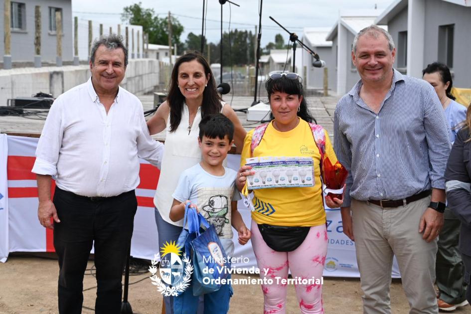 PLAN AVANZAR ENTREGÓ 18 VIVIENDAS PARA FAMILIAS DE FLORIDA PLAN AVANZAR ENTREGÓ 18 VIVIENDAS PARA FAMILIAS DE FLORIDA