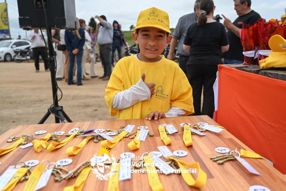 PLAN AVANZAR ENTREGÓ 18 VIVIENDAS PARA FAMILIAS DE FLORIDA PLAN AVANZAR ENTREGÓ 18 VIVIENDAS PARA FAMILIAS DE FLORIDA
