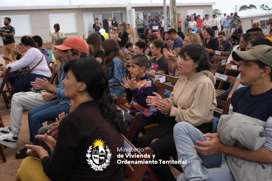 PLAN AVANZAR ENTREGÓ 32 VIVIENDAS EN FLORES
