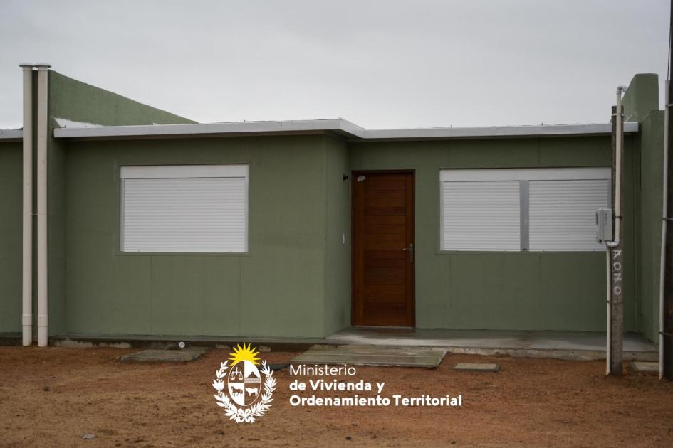 Plan Avanzar entregó 37 viviendas a familias de Melo y Río Branco 