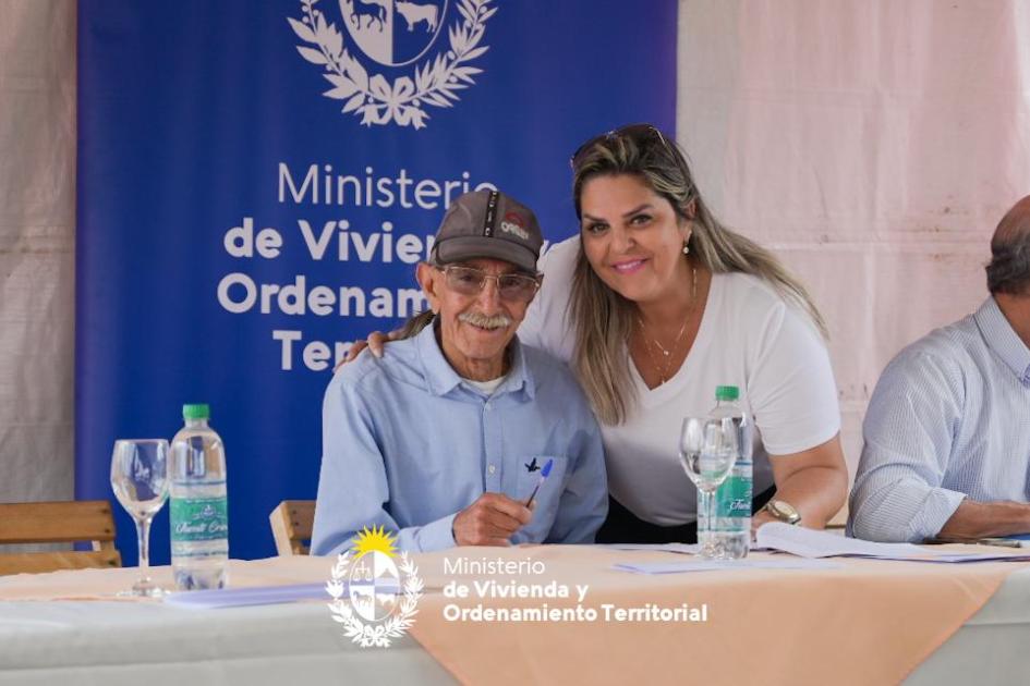 Plan Avanzar entregó viviendas para 18 familias de Rivera Plan Avanzar entregó viviendas para 18 familias de Rivera