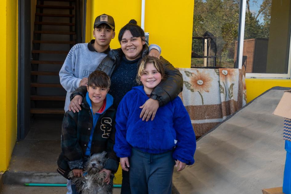 Plan Juntos entregó las primeras diez viviendas del proyecto Constitución en el barrio Casavalle Plan Juntos entregó las primeras diez viviendas del proyecto Constitución en el barrio Casavalle