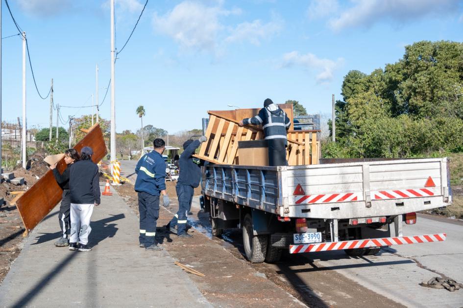Plan Juntos entregó las primeras diez viviendas del proyecto Constitución en el barrio Casavalle Plan Juntos entregó las primeras diez viviendas del proyecto Constitución en el barrio Casavalle