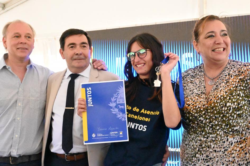 Entrega de viviendas en Barros Blancos