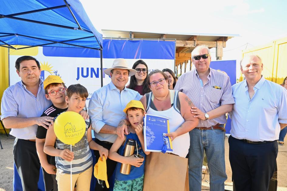 Entrega de viviendas en Durazno