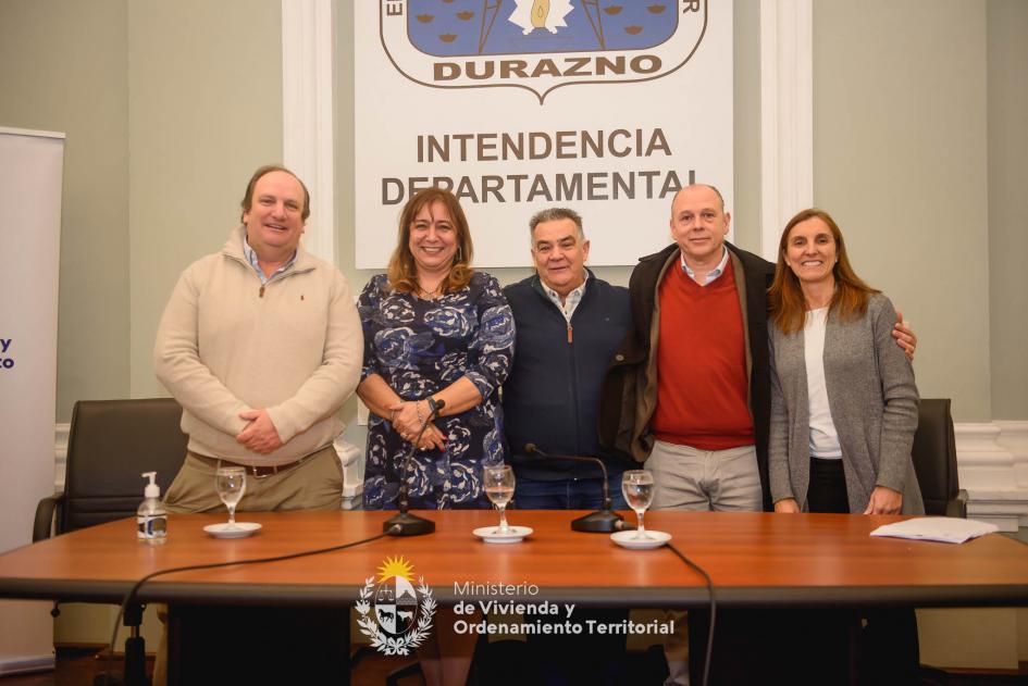 Ministra firma convenio Plan Avanzar con Intendencia de Durazno Firma de Convenio Plan Avanzar con Intendencia de Durazno