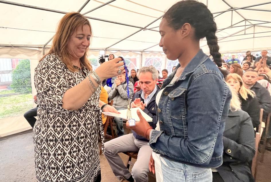 Ministra Irene Moreira entrega la llave de su vivienda a participante de Juntos Ministra Irene Moreira entrega la llave de su vivienda a participante de Juntos