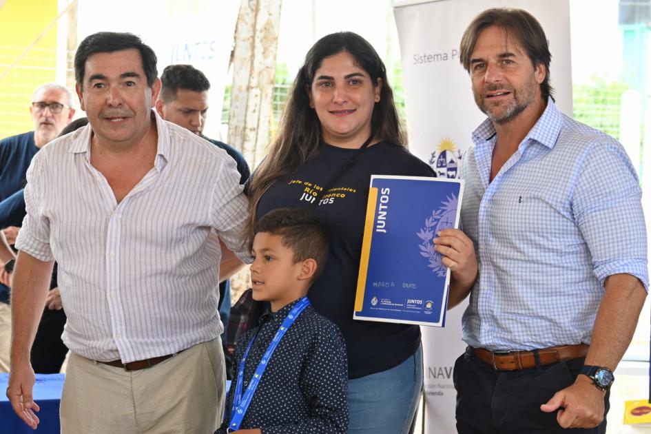 Entrega de viviendas en Río Branco