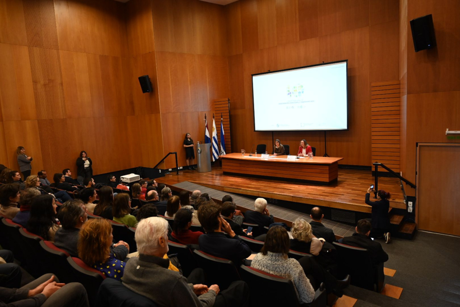 Lanzamiento Premio Dinot 2025 Lanzamiento Premio Dinot 2025
