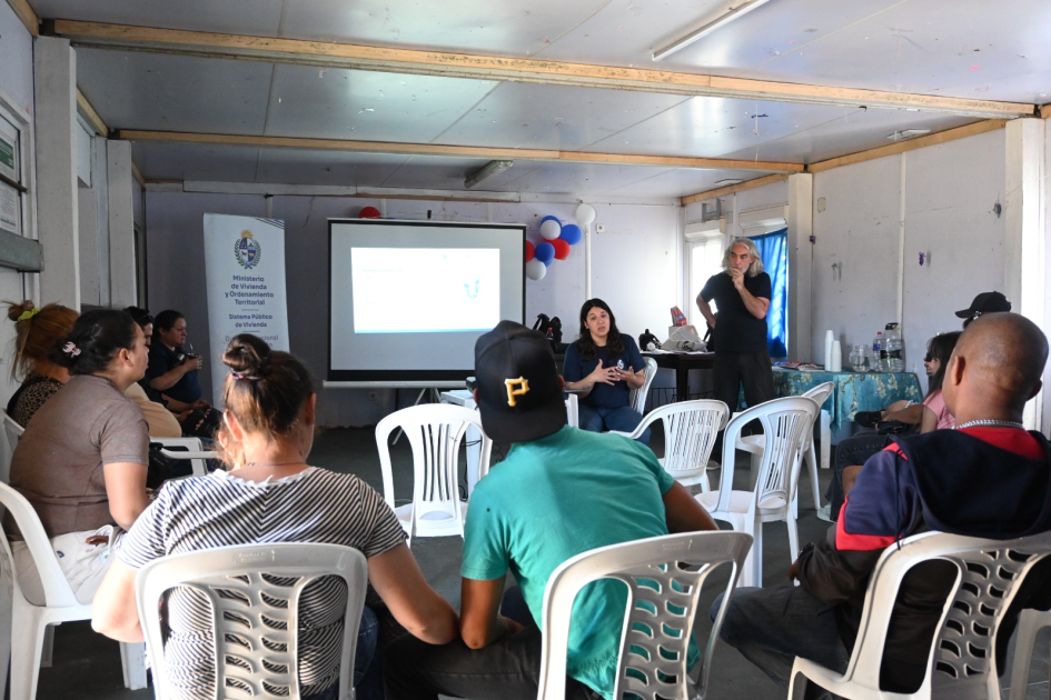 Primer Taller de Convivencia y Buen Uso de Viviendas en Barrio Luis Batlle Berres