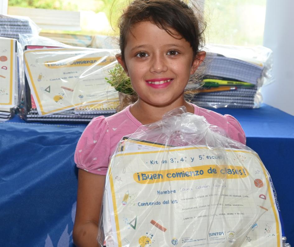 Entrega de kits de materiales en Río Branco