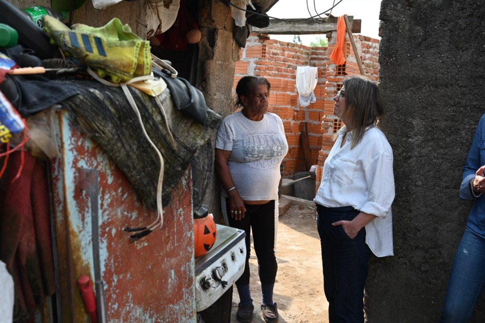 Recorrida y entrega de viviendas en Cerro Largo
