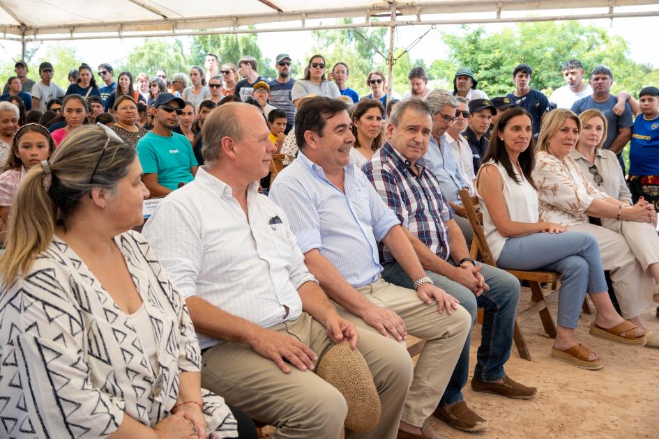 Entrega de viviendas en la ciudad de Fray Bentos Entrega de viviendas en la ciudad de Fray Bentos
