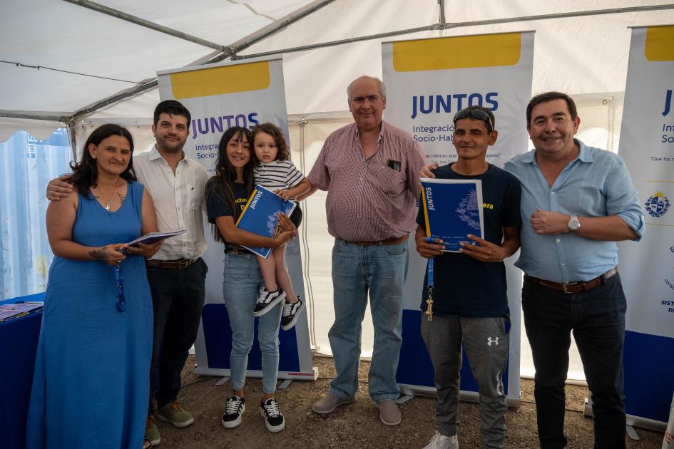 Entrega de viviendas en la ciudad de Durazno Entrega de viviendas en la ciudad de Durazno