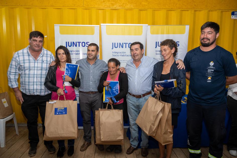Entrega de viviendas en Melo Entrega de viviendas en Melo