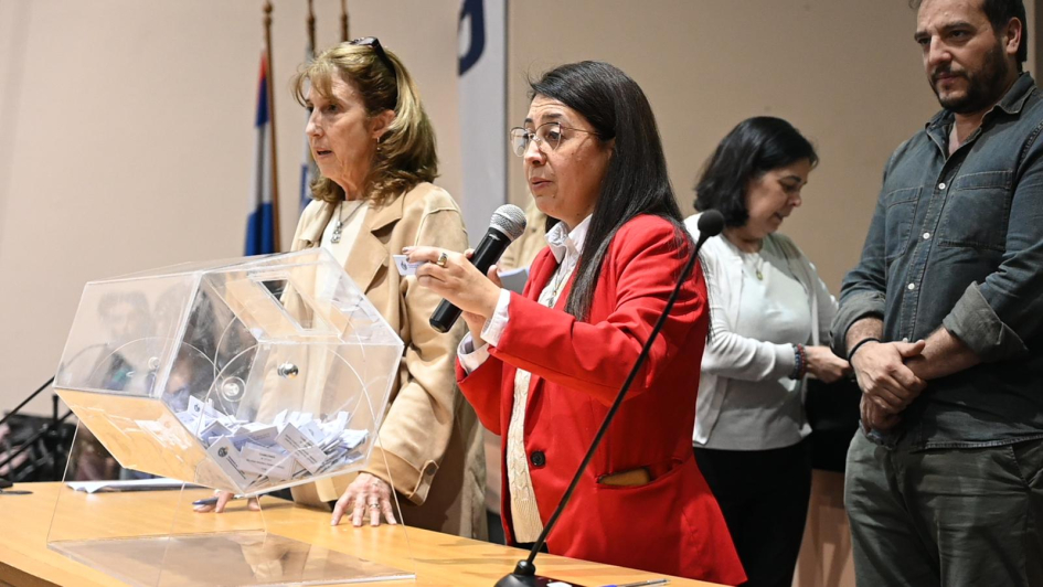 Familias de Canelones participaron hoy del sorteo de la compra de viviendas Familias de Canelones participaron hoy del sorteo de la compra de viviendas