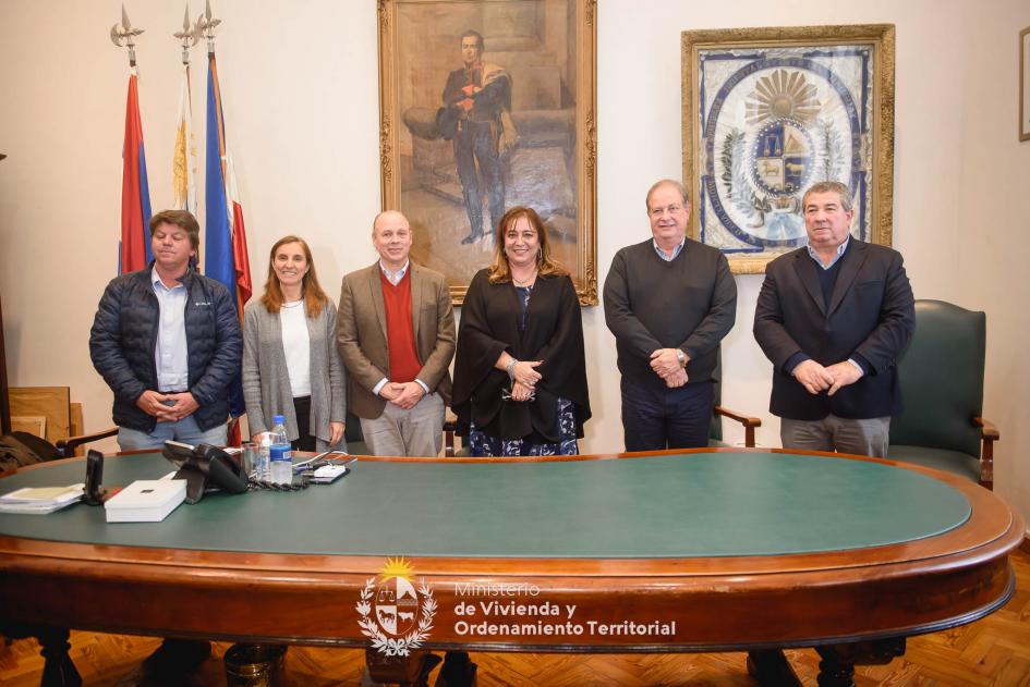 Ministra Irene Moreira firma convenio Plan Avanzar con Intendencia de Tacuarembó Ministra firma convenio Plan Avanzar con Intendencia de Tacuarembó