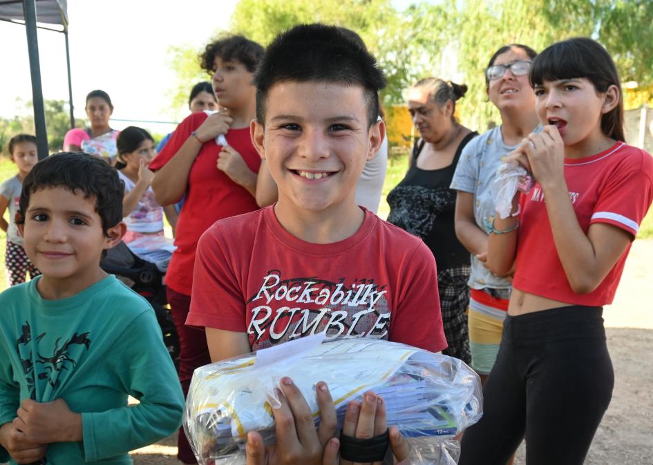 Entrega de kits de materiales en Las Piedras