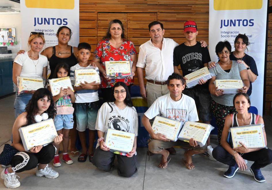 Entrega de kits de materiales en Montevideo