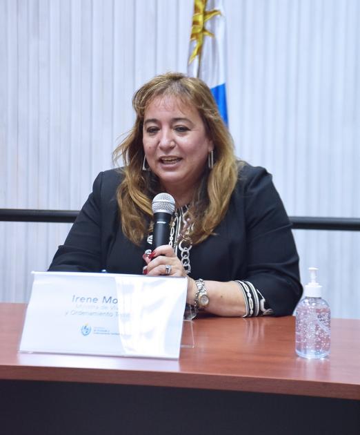Ministra hablando Ministra hablando