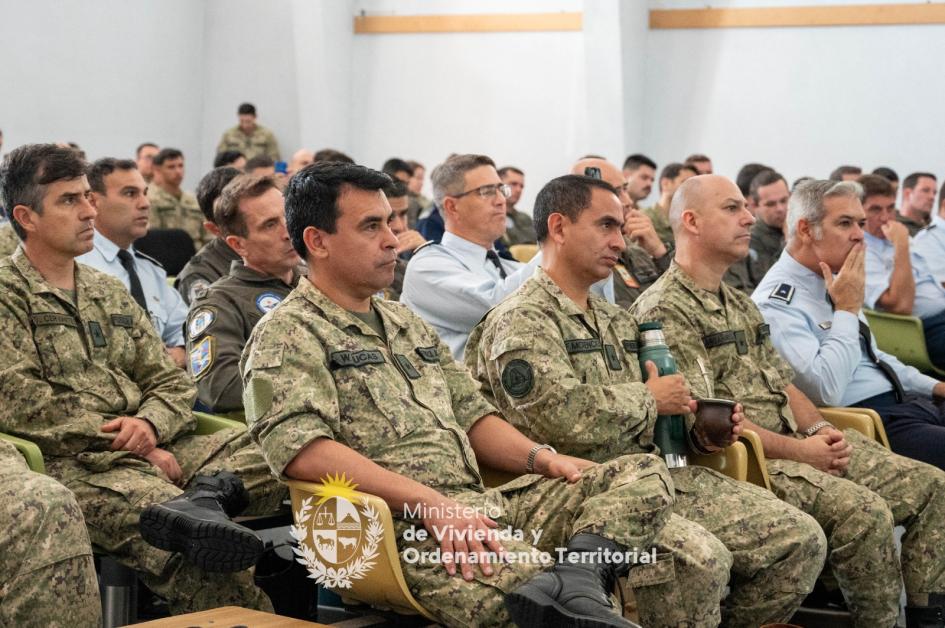 Funcionarios de las fuerzas armadas funcionarios de las fuerzas armadas