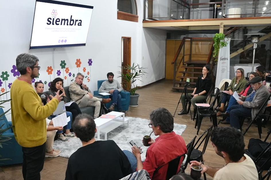 Ministra de Vivienda, Tamara Paseyro, participó en la presentación de “desencuentro” Ministra de Vivienda, Tamara Paseyro, participó en la presentación de “desencuentro”