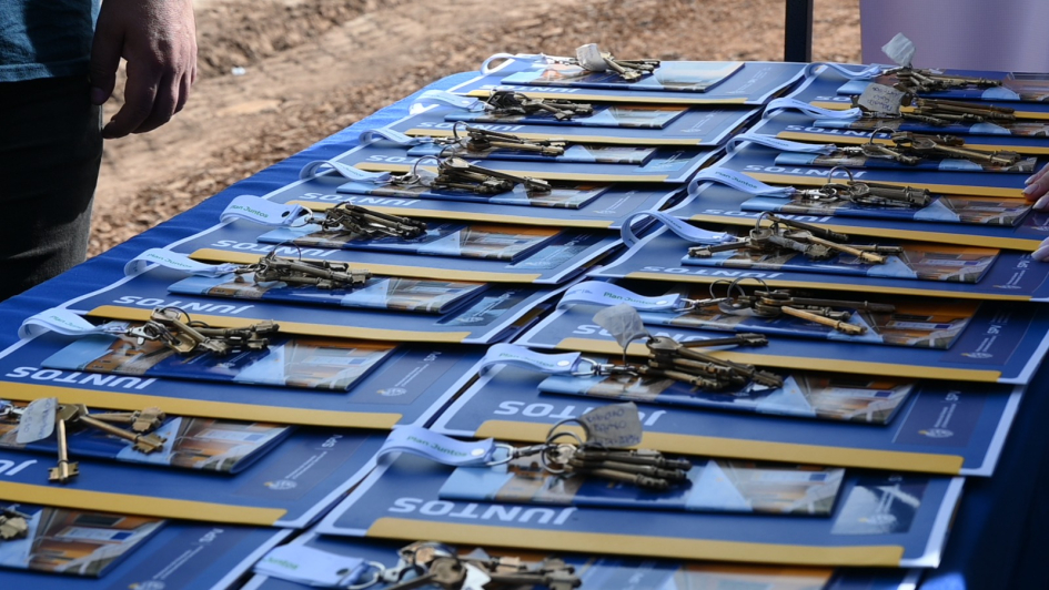 Entrega Tacuarembó. Llaves de las casas entregadas.