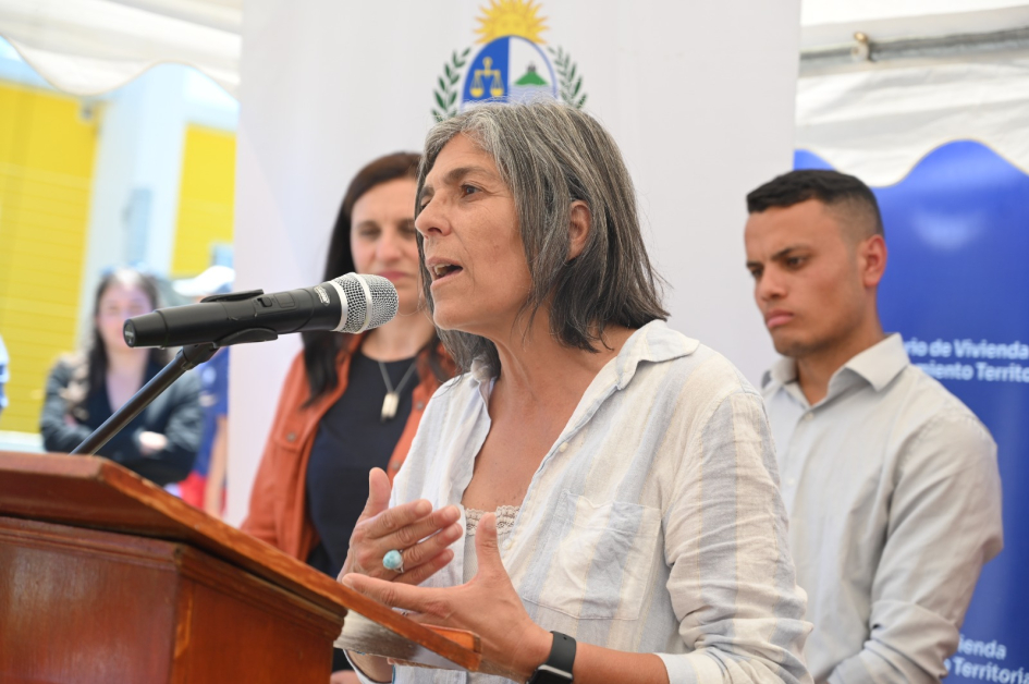 Familias que vivían en asentamiento en Barros Blancos recibieron sus viviendas en el marco del Plan Familias que vivían en asentamiento en Barros Blancos recibieron sus viviendas en el marco del Plan