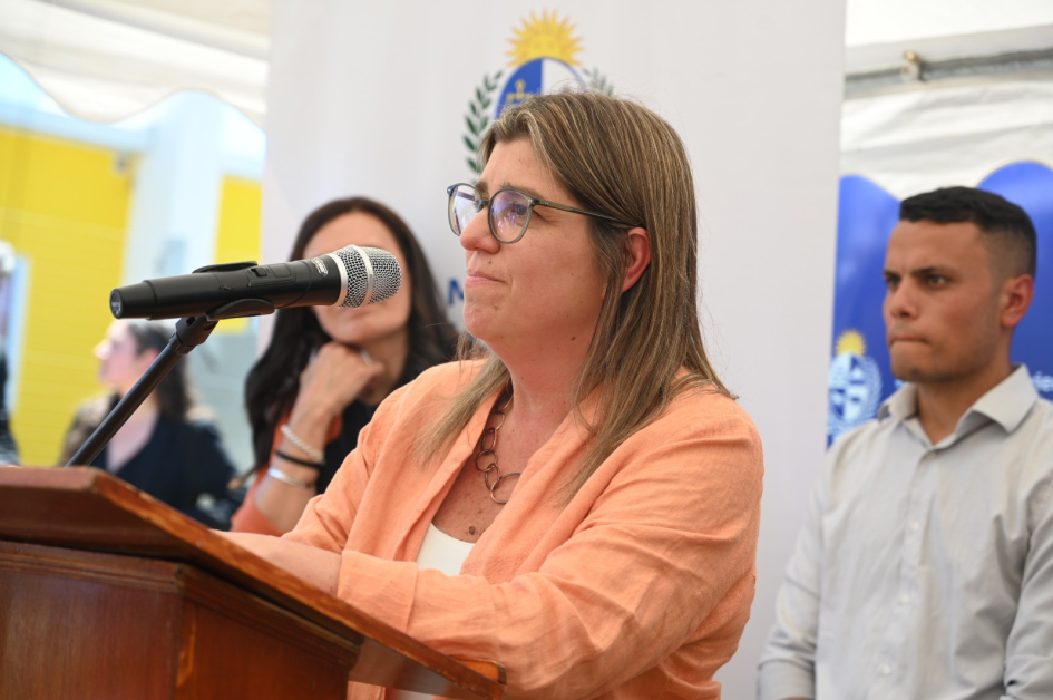 Familias que vivían en asentamiento en Barros Blancos recibieron sus viviendas en el marco del Plan Familias que vivían en asentamiento en Barros Blancos recibieron sus viviendas en el marco del Plan