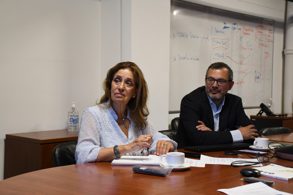 Conferencia y charla.