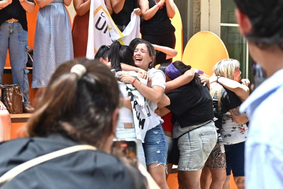 Familias festejando.